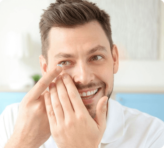 man putting in scleral lenses on his right eye